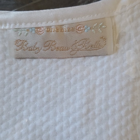 White Bib - Picture 3 of 6